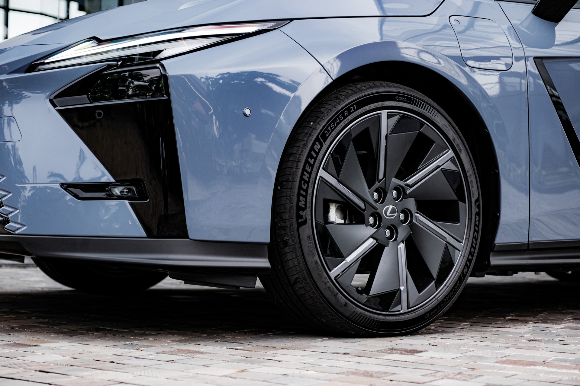 Lexus ES 2026 ra mắt Việt Nam, giá từ 2,34 tỷ đồng Lexus ES 2026 ra mắt Việt Nam: Giá từ 2,34 tỷ đồng, lần đầu có cả hybrid và điện, ADAS nâng cấp, kích thước lớn hơn cả E-Class, 5 Series - Ảnh 9.