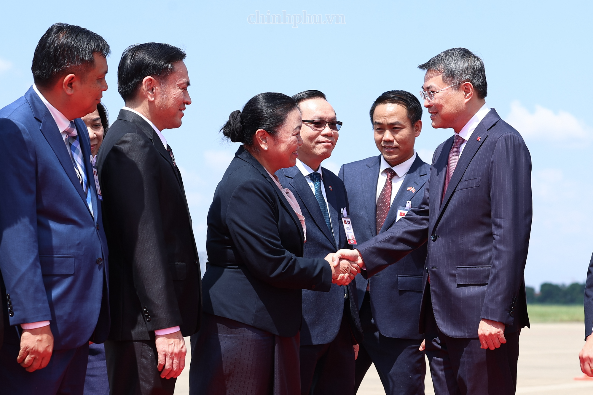 Thủ tướng Lê Minh Hưng tới Thủ đô Vientiane, bắt đầu chuyến thăm chính thức Lào Thủ tướng Lê Minh Hưng tới Thủ đô Vientiane, bắt đầu chuyến thăm chính thức Lào- Ảnh 4.
