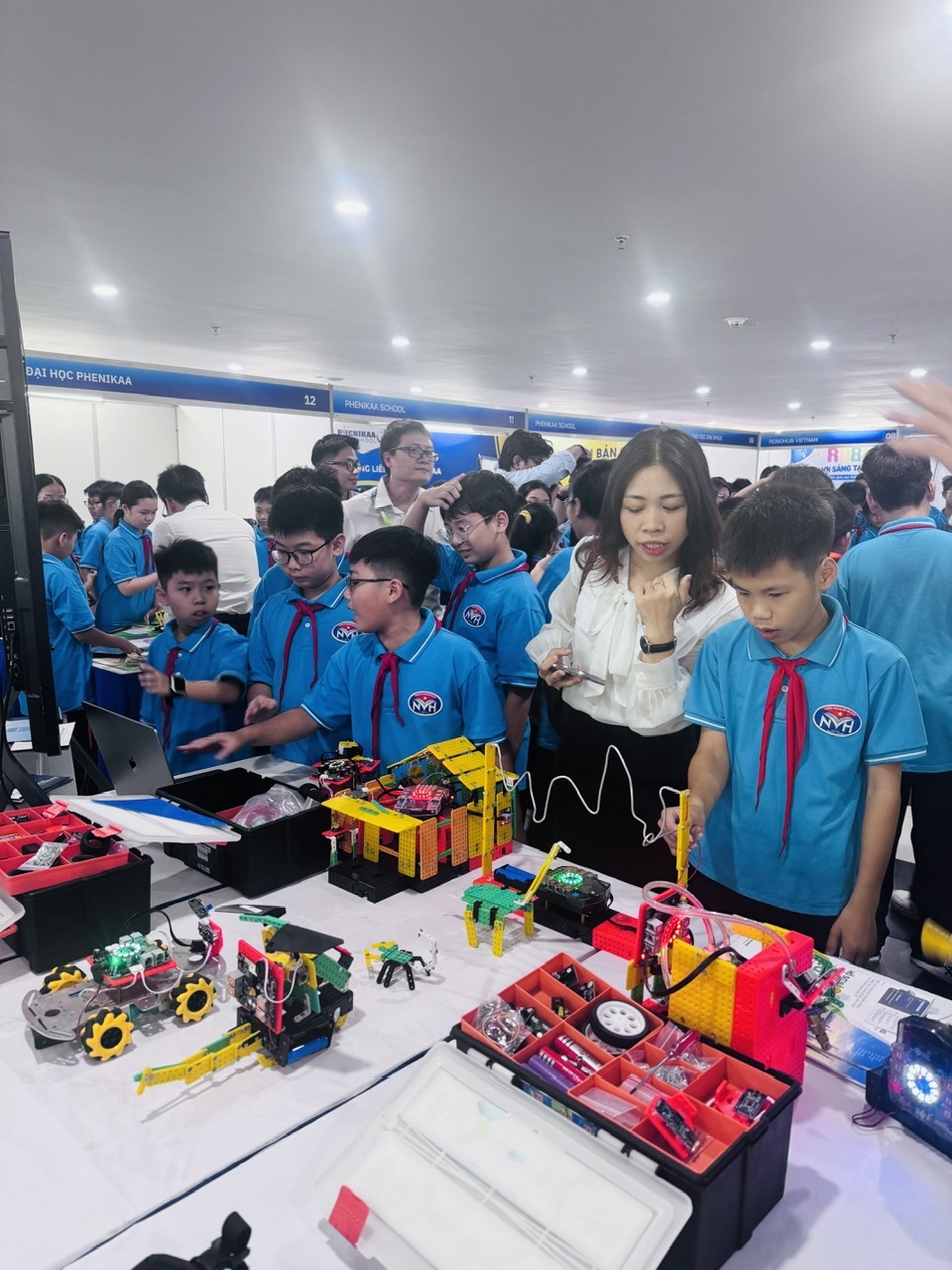 Hà Nội nối nhịp AI, STEM với thực tiễn Hà Nội nối nhịp AI, STEM với thực tiễn