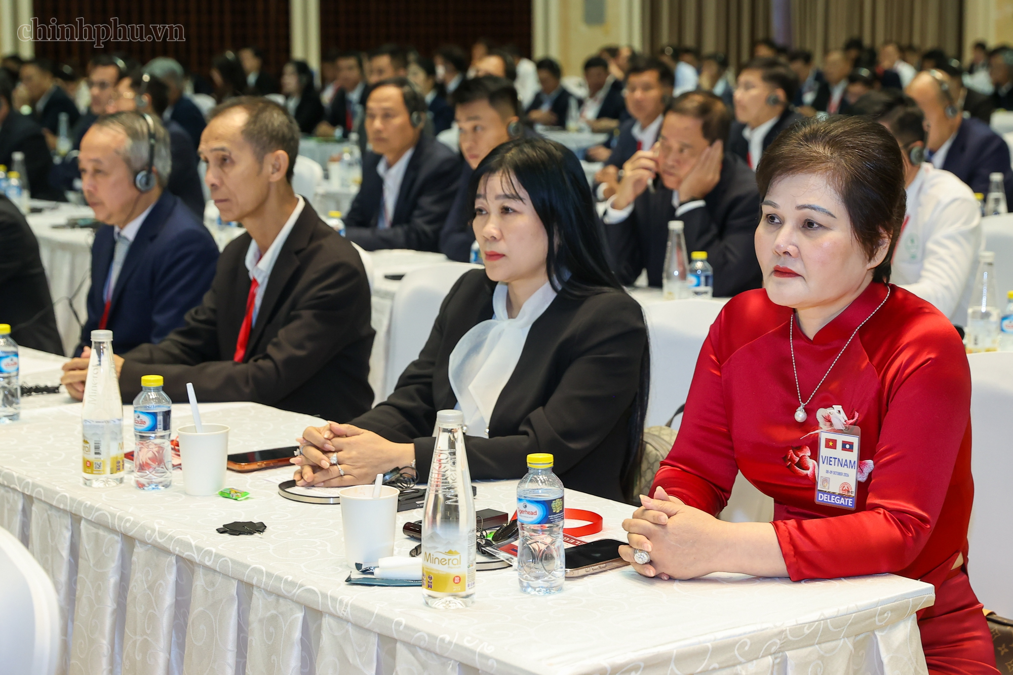 Hai Thủ tướng dự Hội nghị xúc tiến đầu tư Việt Nam-Lào: 'Gắn kết chiến lược' trong lĩnh vực kinh tế- Ảnh 8.