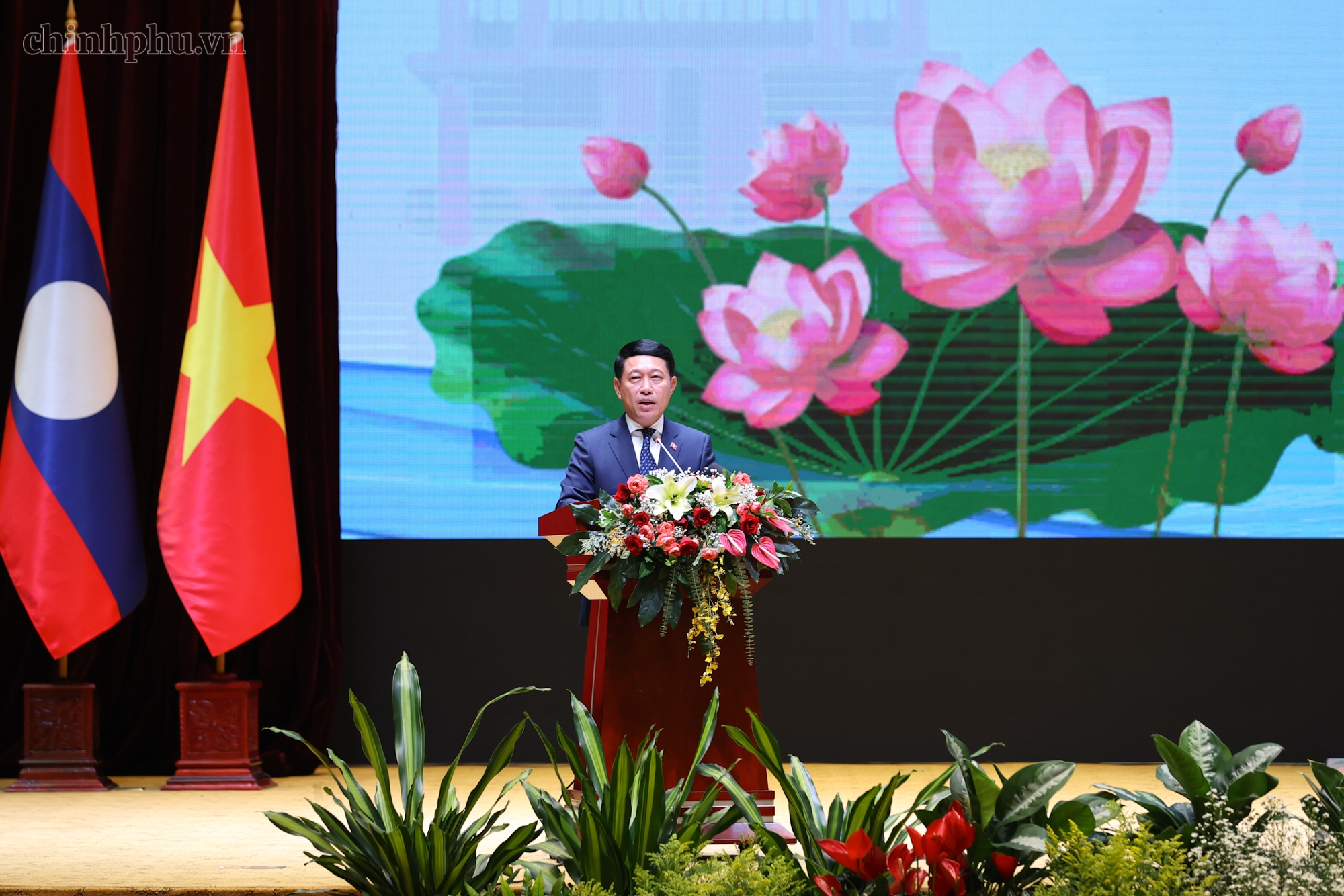 Hai Thủ tướng dự Hội nghị xúc tiến đầu tư Việt Nam-Lào: 'Gắn kết chiến lược' trong lĩnh vực kinh tế- Ảnh 4.