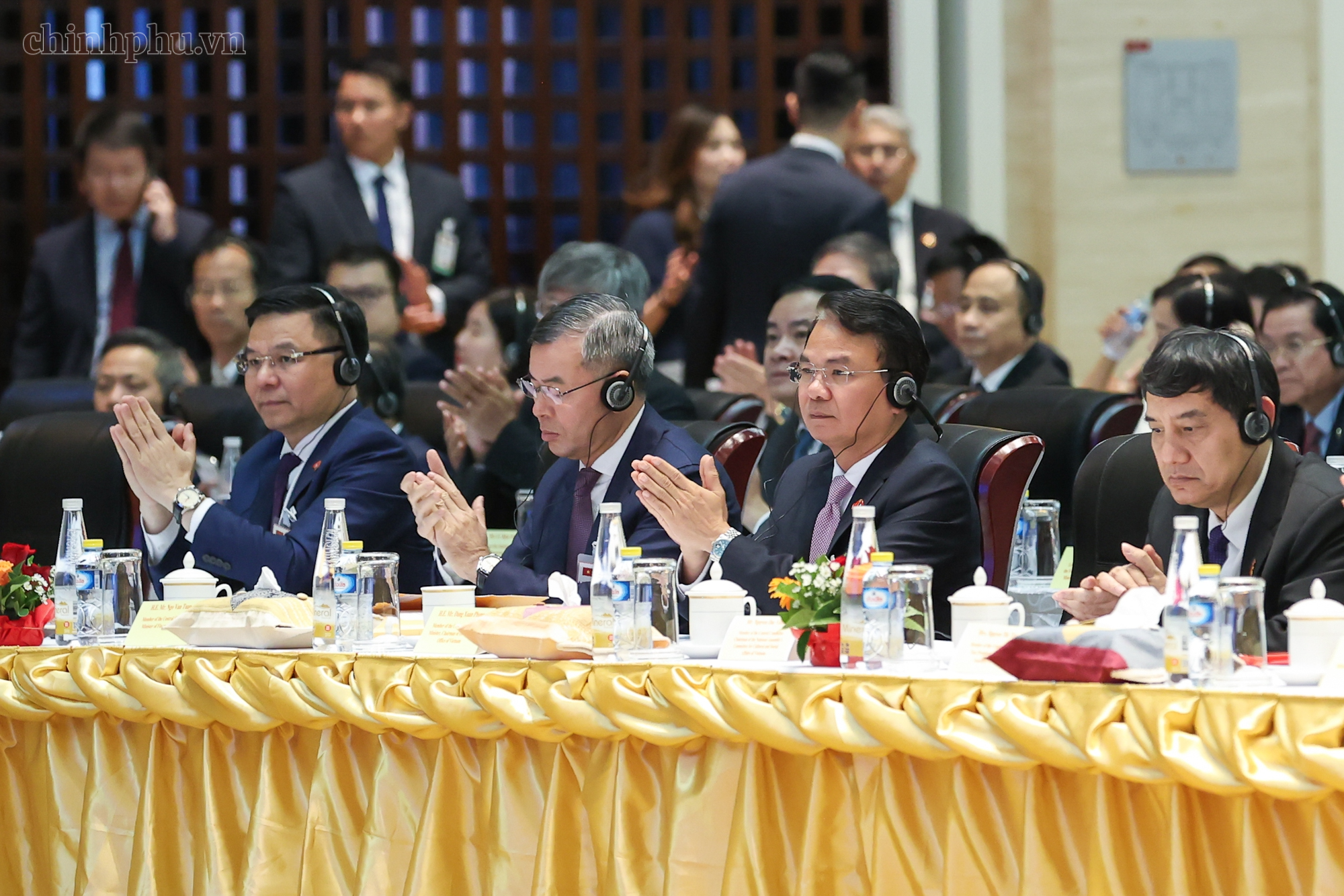 Hai Thủ tướng dự Hội nghị xúc tiến đầu tư Việt Nam-Lào: 'Gắn kết chiến lược' trong lĩnh vực kinh tế- Ảnh 6.