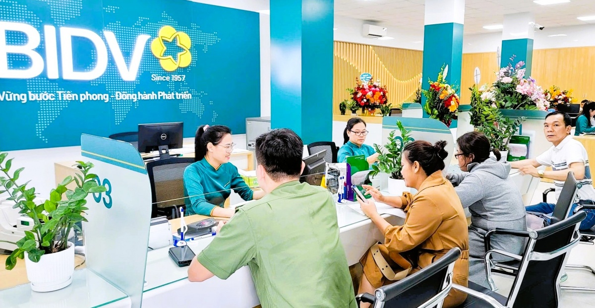 Thị trường thẻ ngân hàng Việt Nam đang đứng trước cơ hội chuyển mình sâu rộng hơn. Thị trường thẻ ngân hàng Việt Nam đang đứng trước cơ hội chuyển mình sâu rộng hơn.