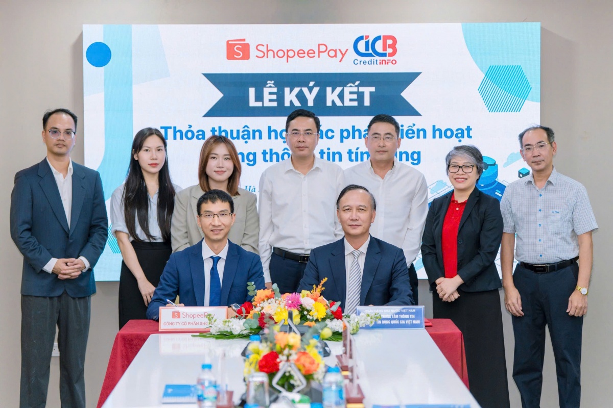 Đại diện hai bên thực hiện trao đổi, ký kết thỏa thuận hợp tác Đại diện hai bên thực hiện trao đổi, ký kết thỏa thuận hợp tác