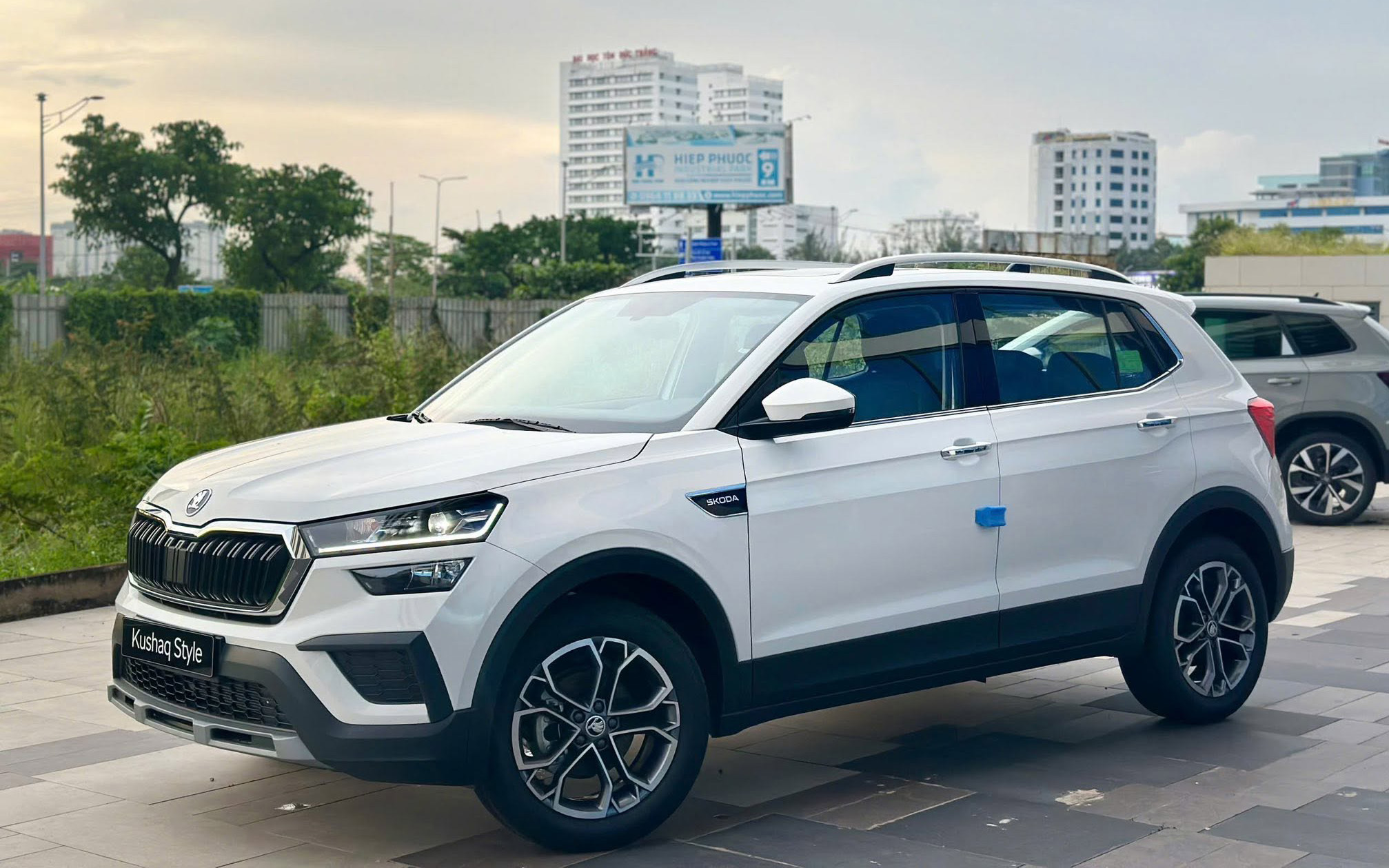 Skoda Kushaq giảm giá còn 469 triệu đồng tại đại lý Skoda Kushaq giảm giá 'kịch sàn' còn 469 triệu đồng tại đại lý: Rẻ ngang Sonet dù ngang cơ Seltos, nhưng kèm điều kiện - Ảnh 3.