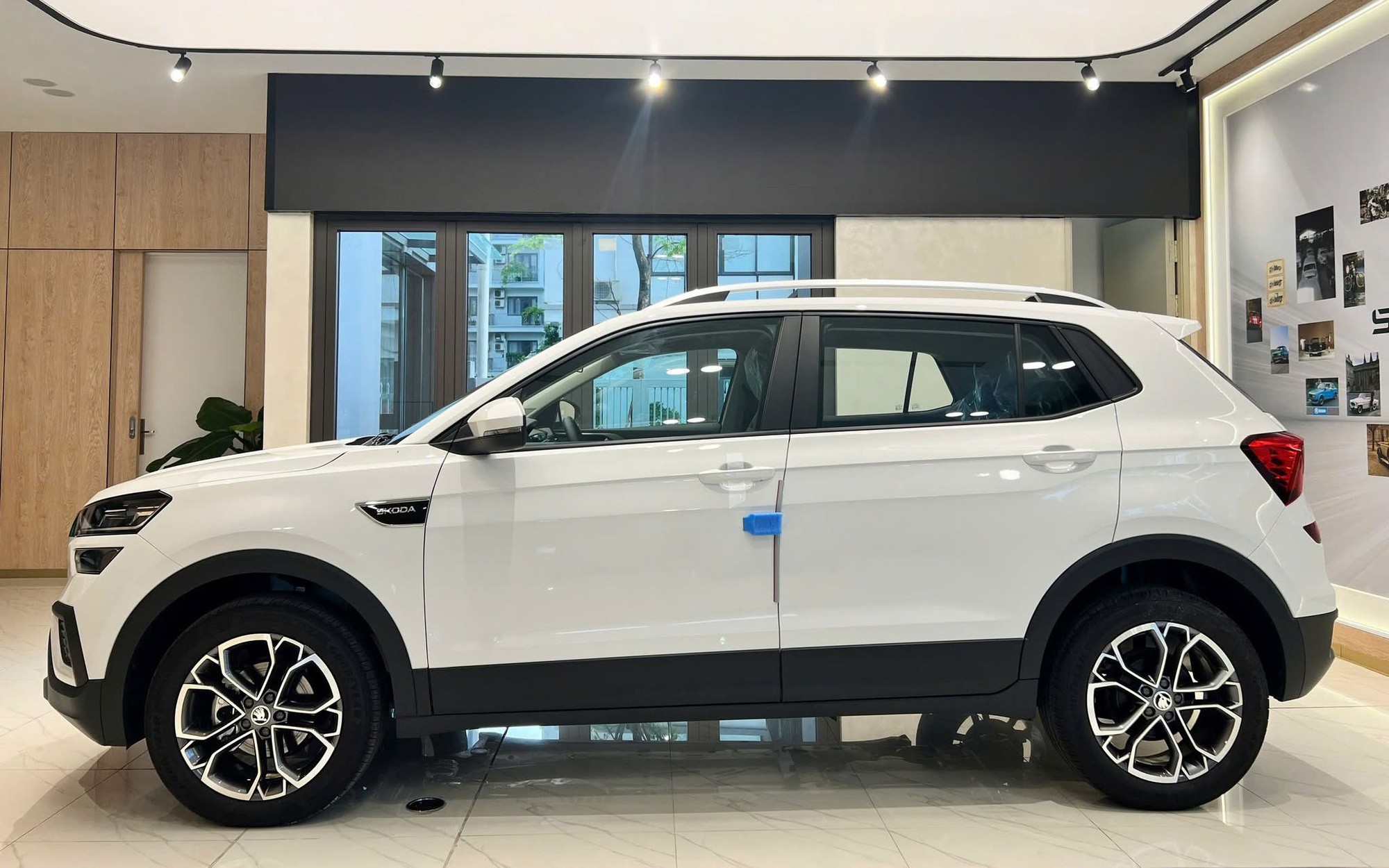 Skoda Kushaq giảm giá còn 469 triệu đồng tại đại lý Skoda Kushaq giảm giá 'kịch sàn' còn 469 triệu đồng tại đại lý: Rẻ ngang Sonet dù ngang cơ Seltos, nhưng kèm điều kiện - Ảnh 2.