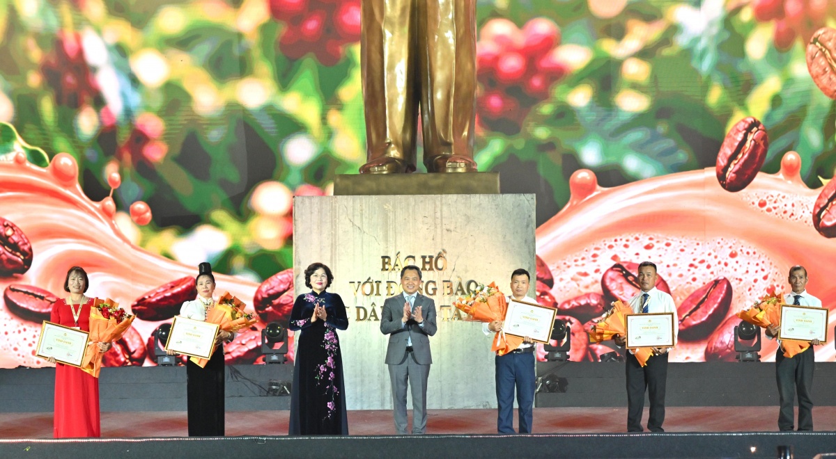 Khai mạc Lễ hội Cà phê Sơn La 2026: Kết nối Nhà nước - doanh nghiệp - nhà khoa học - người nông dân - thị trường Khai mạc Lễ hội Cà phê Sơn La 2026: Kết nối Nhà nước - doanh nghiệp - nhà khoa học - người nông dân - thị trường