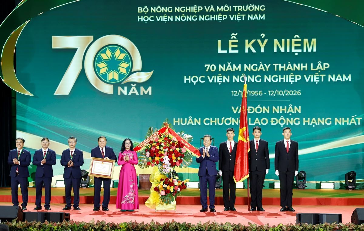 Chủ tịch Quốc hội Trần Thanh Mẫn trao Huân chương Lao động hạng Nhất tặng Học viện Nông nghiệp Việt Nam Chủ tịch Quốc hội Trần Thanh Mẫn trao Huân chương Lao động hạng Nhất tặng Học viện Nông nghiệp Việt Nam