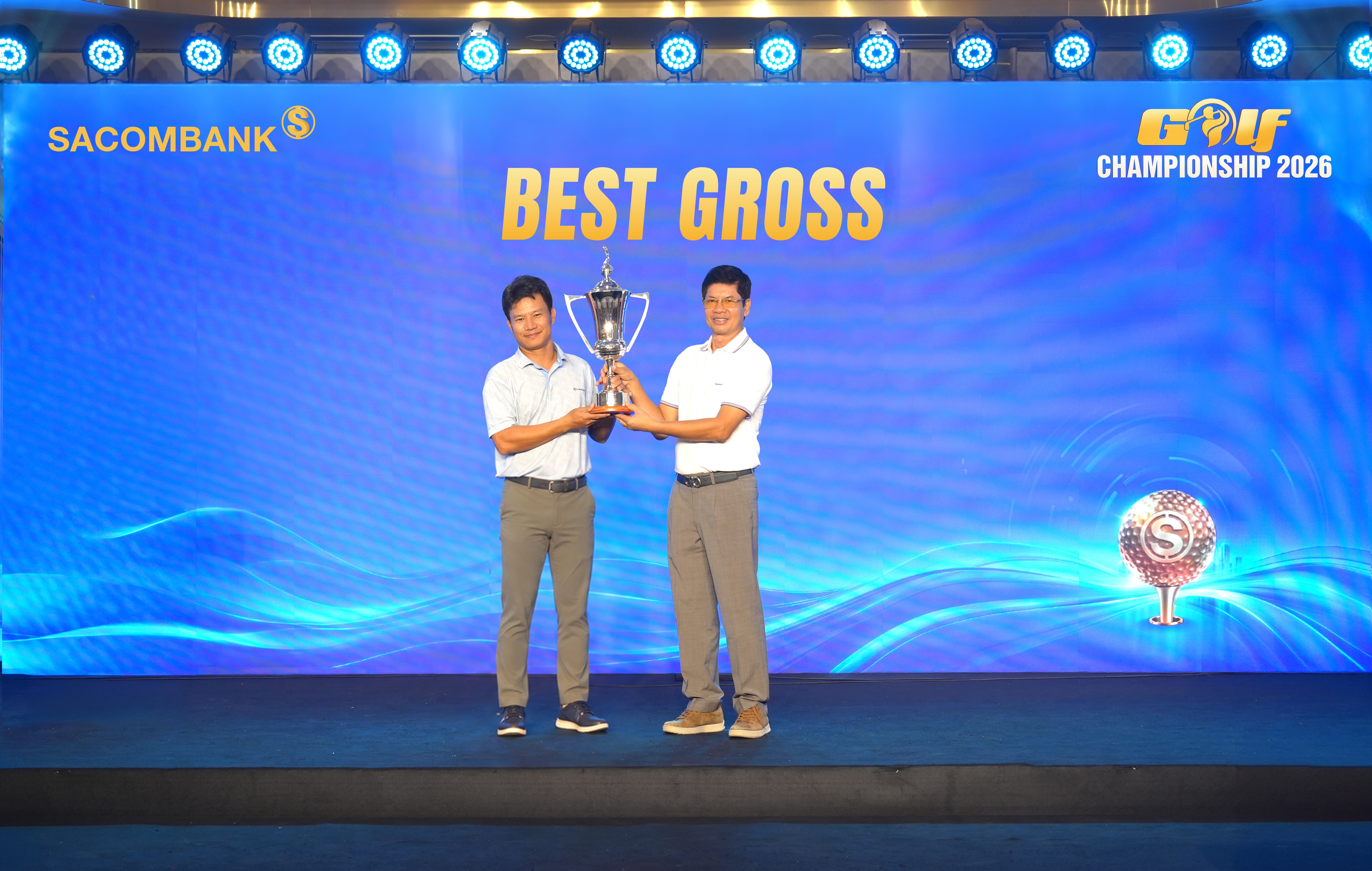 Golfer nhận giải Best Gross tại SACOMBANK Golf Championship 2026.