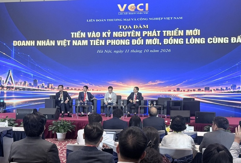 Các doanh nhân chia sẻ kinh nghiệm kinh doanh trong phiên thảo luận tại Diễn đàn. Các doanh nhân chia sẻ kinh nghiệm kinh doanh trong phiên thảo luận tại Diễn đàn.