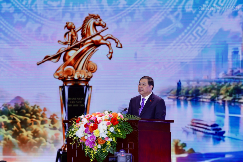 Phó Thủ tướng Thường trực Chính phủ Phạm Gia Túc đến dự, phát biểu chỉ đạo và trao tặng danh hiệu cho các đại diện doanh nhân có thành tích xuất sắc trong các hoạt động chỉ đạo, điều hành doanh nghiệp giai đoạn 2021-2025 Phó Thủ tướng Thường trực Chính phủ Phạm Gia Túc đến dự, phát biểu chỉ đạo và trao tặng danh hiệu cho các đại diện doanh nhân có thành tích xuất sắc trong các hoạt động chỉ đạo, điều hành doanh nghiệp giai đoạn 2021-2025