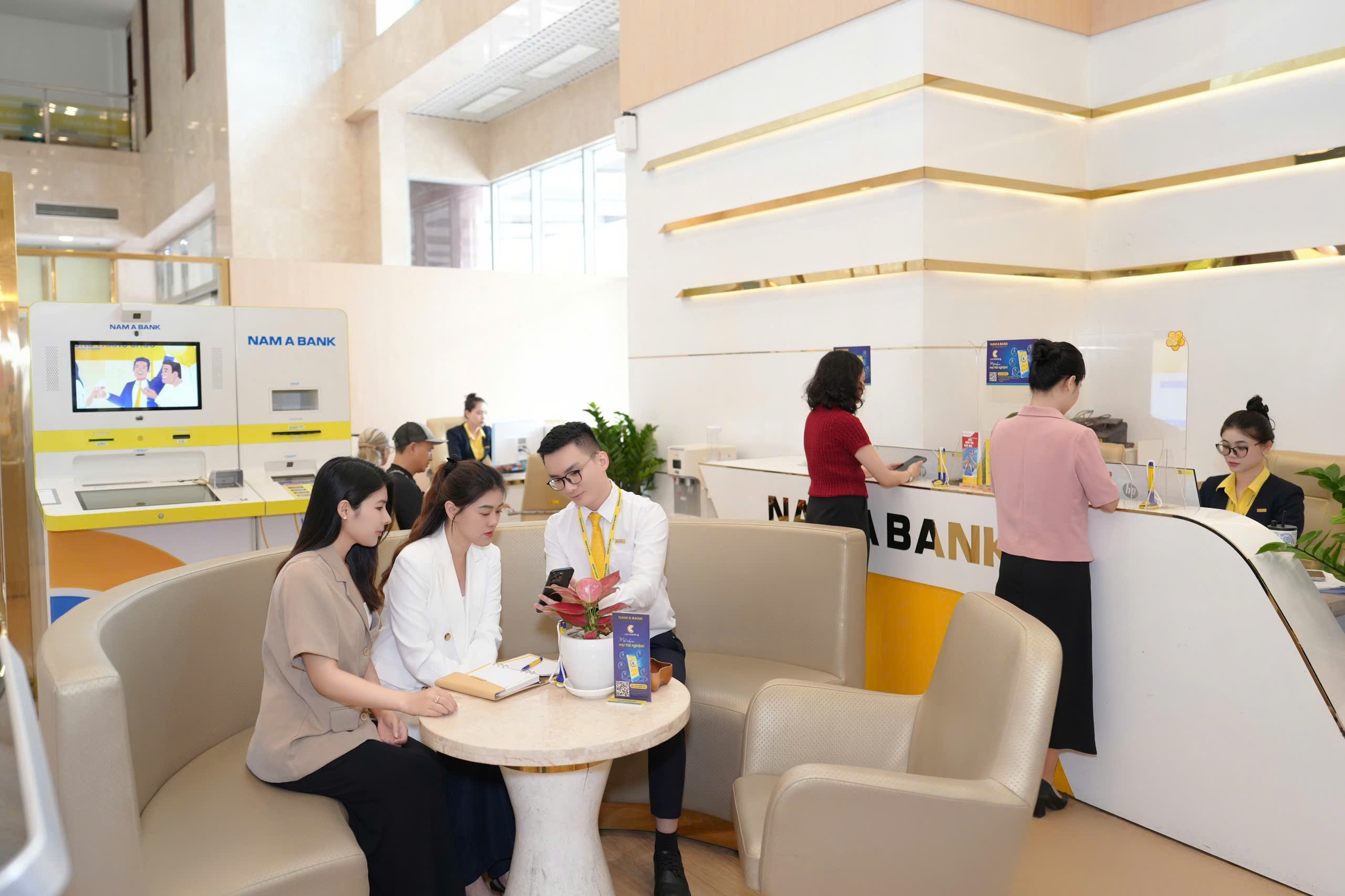 Nam A Bank lần đầu góp mặt trong Top 10 ngân hàng niêm yết Đông Nam Á Nam A Bank lần đầu góp mặt trong Top 10 ngân hàng niêm yết Đông Nam Á