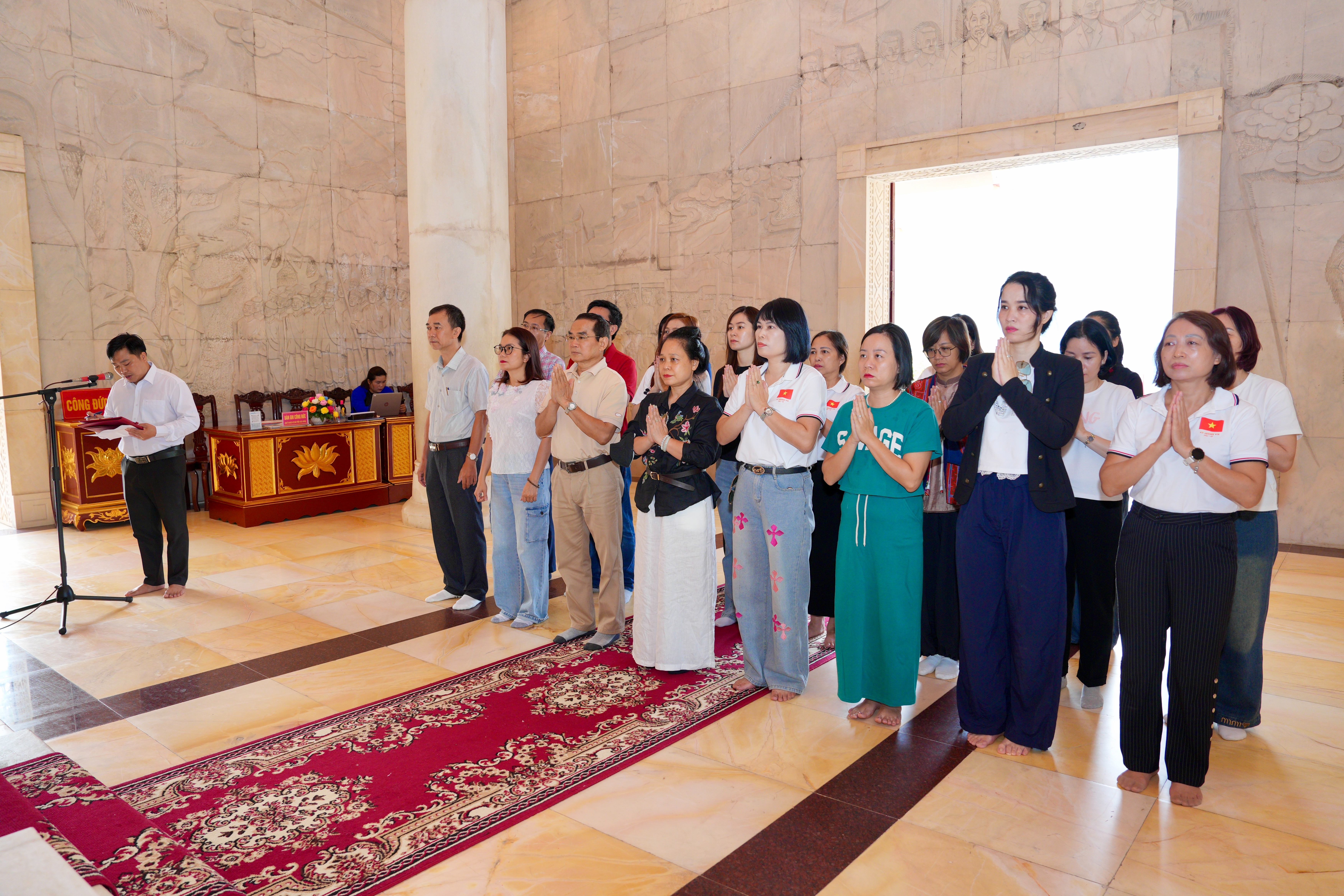 Chi bộ Phòng Hành chính – Lễ tân tổ chức sinh hoạt chính trị về nguồn tại Cao Bằng Chi bộ Phòng Hành chính - Lễ tân tổ chức sinh hoạt chính trị về nguồn tại Cao Bằng