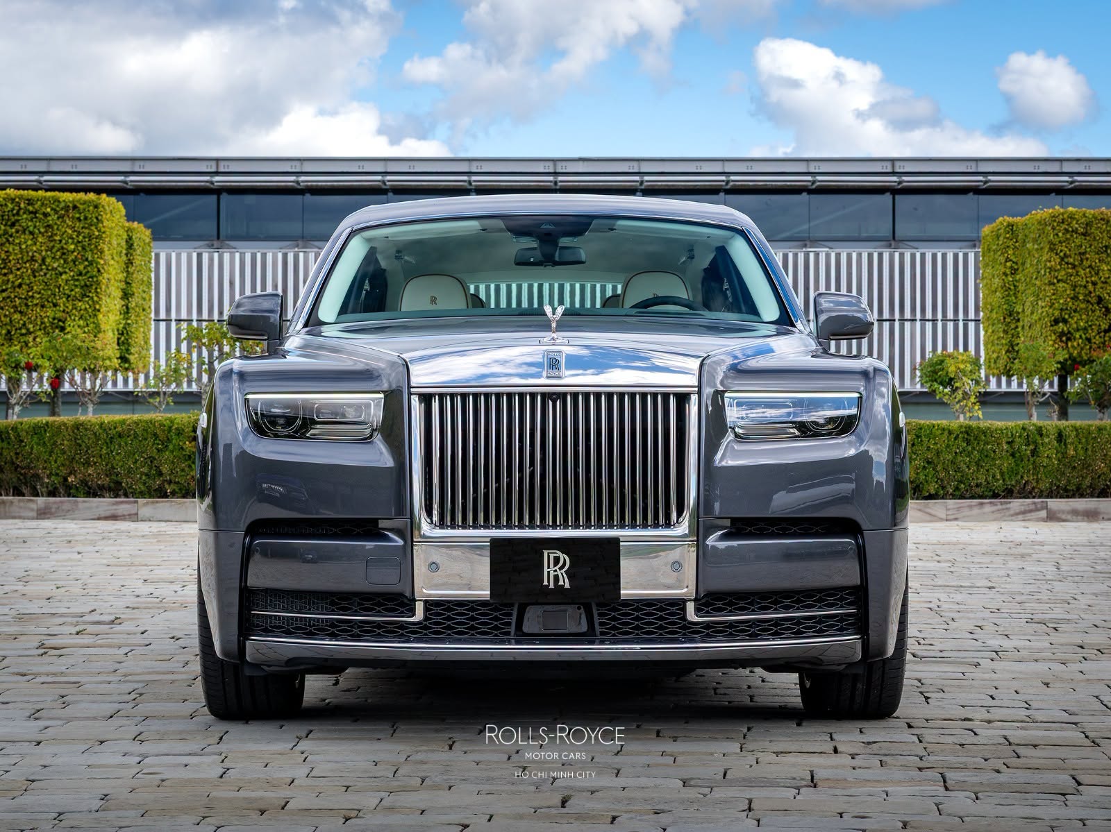 Rolls-Royce Phantom độc bản giá gần 90 tỷ có gì? Rolls-Royce Phantom độc bản bán chính hãng tại Việt Nam: Giá gần 90 tỷ, nội thất ốp gỗ sồi toàn bộ, chỉ có duy nhất 1 đại gia may mắn mua được - Ảnh 4.