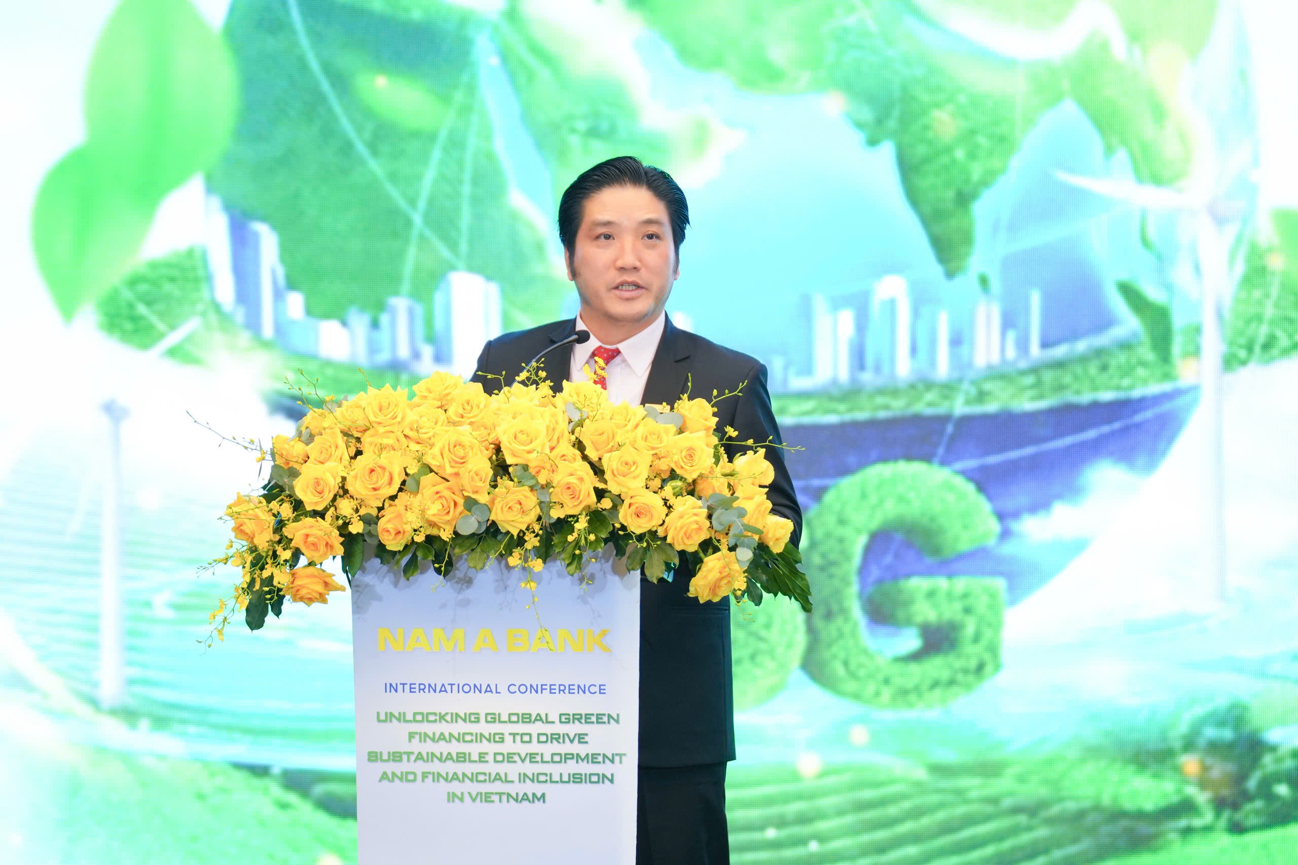 Ông Trần Khải Hoàn – Thành viên HĐQT, Tổng giám đốc Nam A Bank phát biểu tại Hội nghị “Khai mở thị trường vốn xanh quốc tế - thúc đẩy phát triển bền vững và tài chính toàn diện tại Việt Nam”- đây là hội nghị quốc tế do Nam A Bank tổ chức, thu hút đông đảo diễn giả trong và ngoài nước tham dự. Ông Trần Khải Hoàn – Thành viên HĐQT, Tổng giám đốc Nam A Bank phát biểu tại Hội nghị “Khai mở thị trường vốn xanh quốc tế - thúc đẩy phát triển bền vững và tài chính toàn diện tại Việt Nam”- đây là hội nghị quốc tế do Nam A Bank tổ chức, thu hút đông đảo diễn giả trong và ngoài nước tham dự.