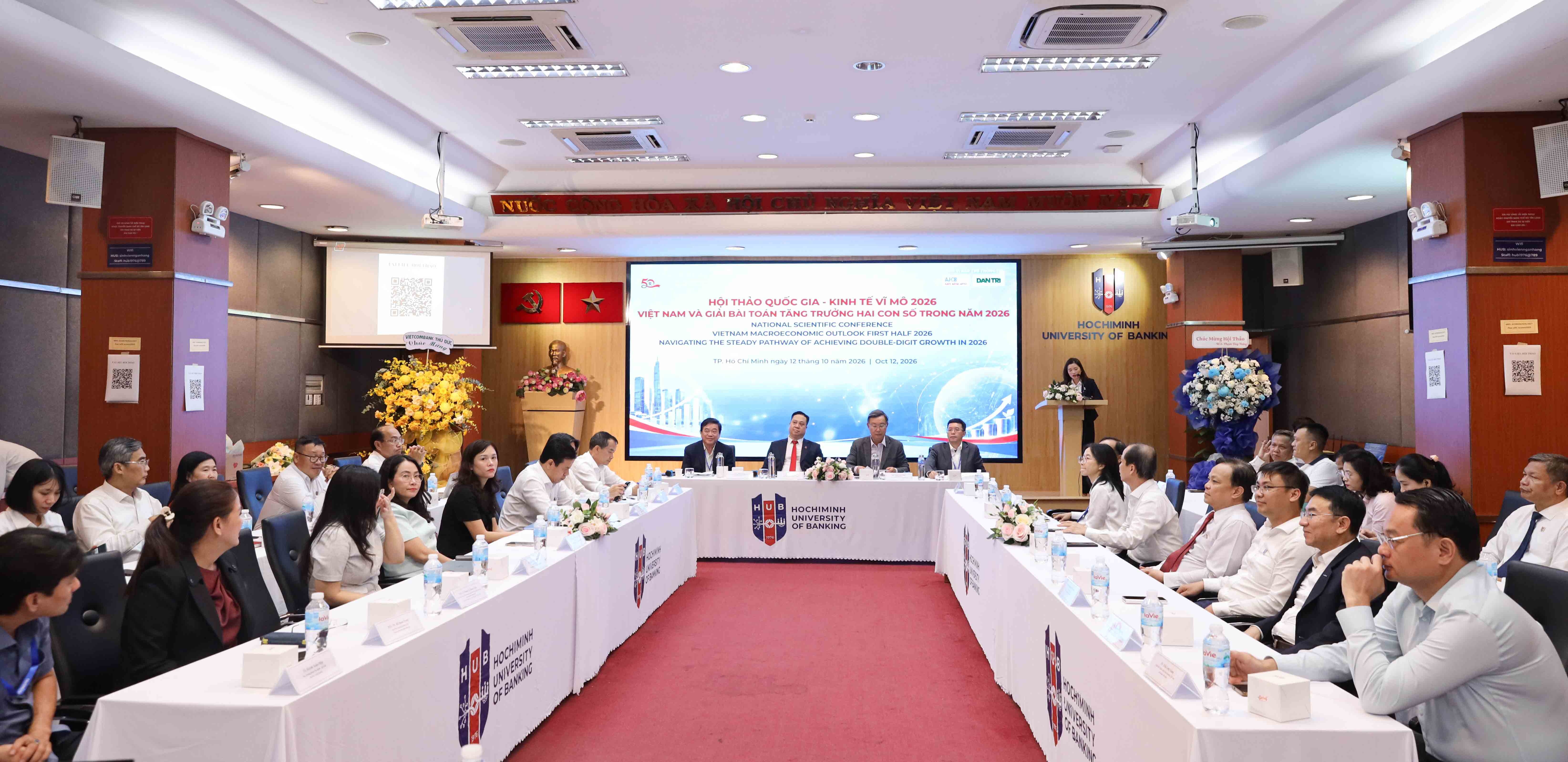 Báo cáo “Kinh tế vĩ mô Việt Nam" do Trường Đại học Ngân hàng TP. Hồ Chí Minh công bố ngày càng thu hút các nhà nghiên cứu tham gia Báo cáo “Kinh tế vĩ mô Việt Nam" do Trường Đại học Ngân hàng TP. Hồ Chí Minh công bố ngày càng thu hút các nhà nghiên cứu tham gia