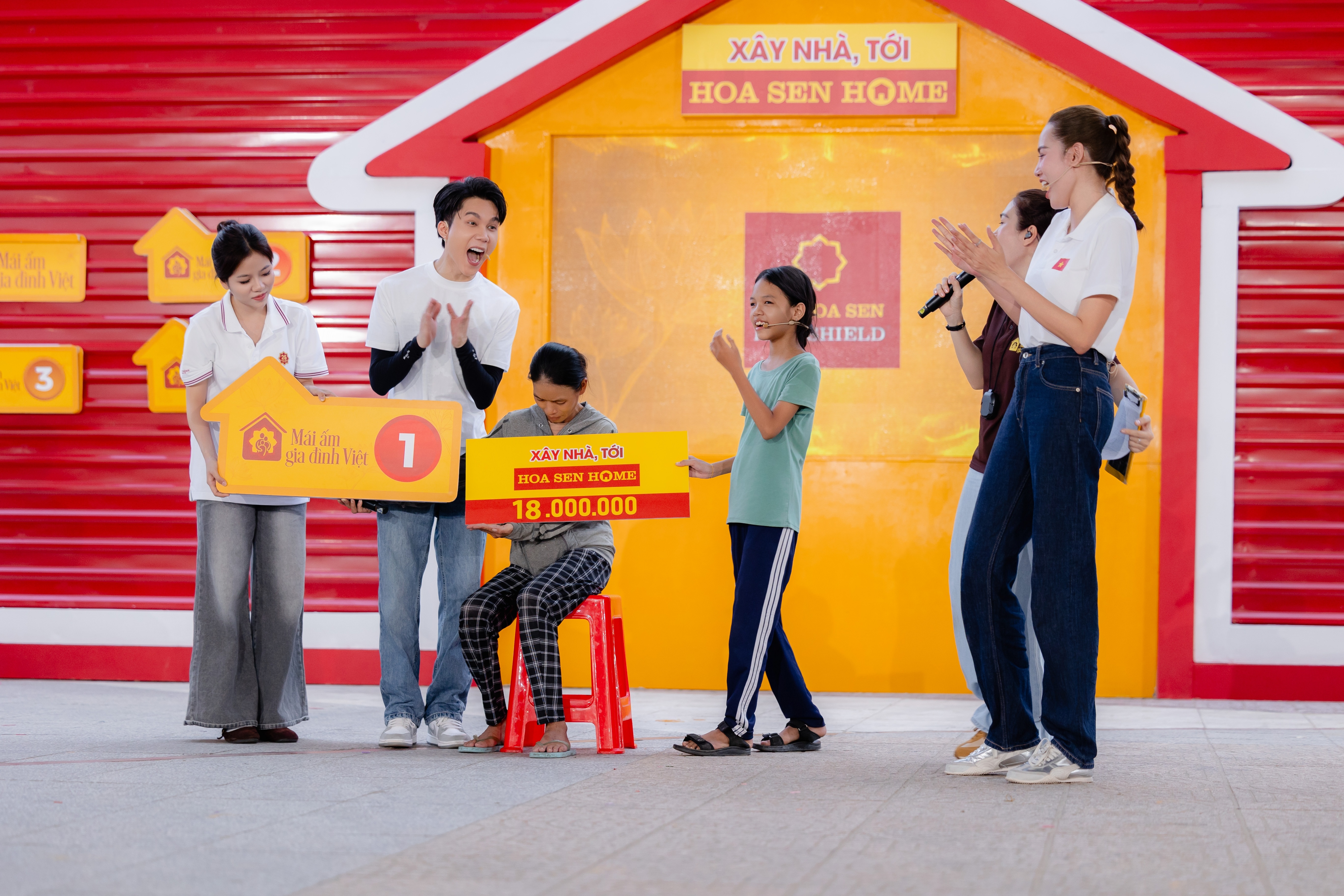 Chương trình đã tiếp sức cho hàng trăm gia đình các em nhỏ có hoàn cảnh khó khăn vượt qua nghịch cảnh. Chương trình đã tiếp sức cho hàng trăm gia đình các em nhỏ có hoàn cảnh khó khăn vượt qua nghịch cảnh.