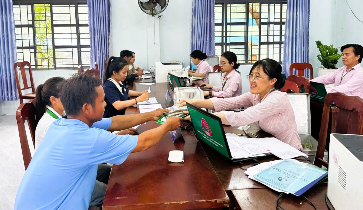 Nguồn vốn tín dụng chính sách góp phần chắp cánh ước mơ giảng đường cho nhiều gia đình ở Khánh Hòa. Nguồn vốn tín dụng chính sách góp phần chắp cánh ước mơ giảng đường cho nhiều gia đình ở Khánh Hòa.
