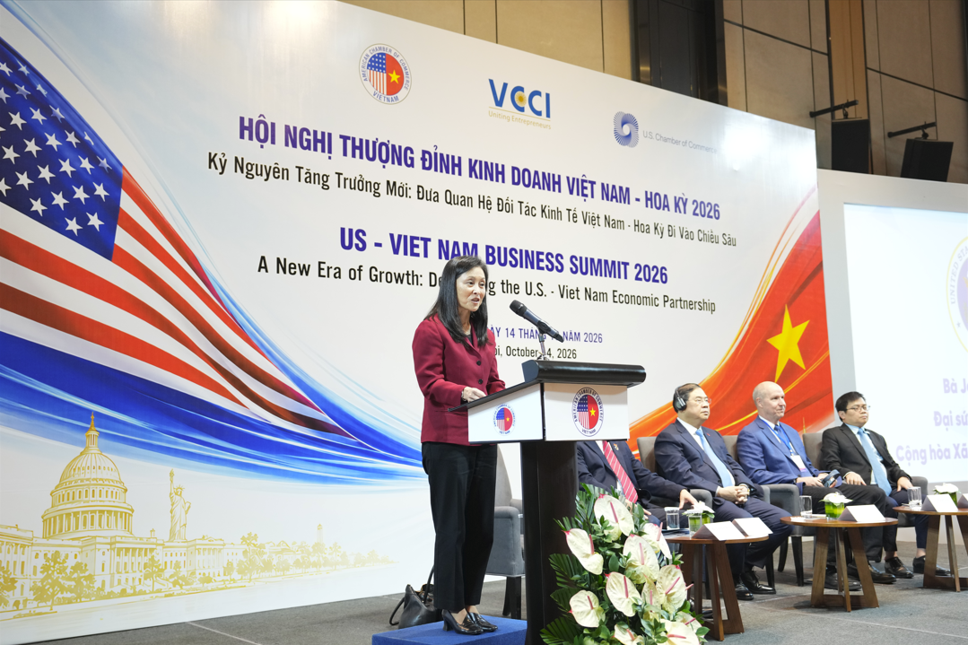 Đại sứ Hoa Kỳ tại Việt Nam Jennifer Wicks phát biểu tại Hội nghị Đại sứ Hoa Kỳ tại Việt Nam Jennifer Wicks phát biểu tại Hội nghị