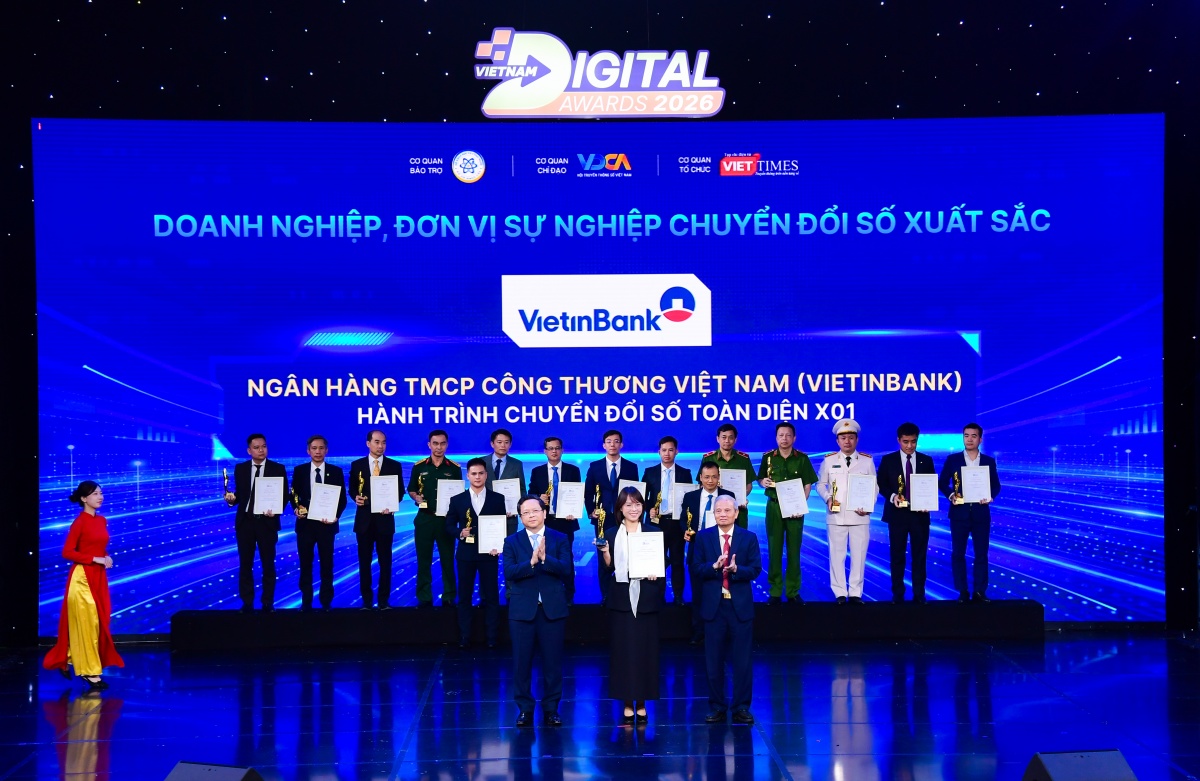 Bà Phùng Thu Hà – Trưởng Ban Chuyển đổi số VietinBank nhận giải thưởng tại Vietnam Digital Awards 2026, ngày 14/10/2026. Bà Phùng Thu Hà – Trưởng Ban Chuyển đổi số VietinBank nhận giải thưởng tại Vietnam Digital Awards 2026, ngày 14/10/2026.