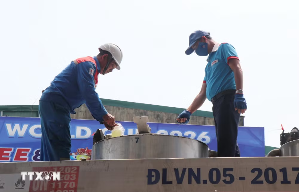 Đề xuất doanh nghiệp xăng dầu báo giá mới trước 30 phút, dừng Quỹ bình ổn từ năm 2027 Đề xuất doanh nghiệp xăng dầu báo giá mới trước 30 phút, dừng Quỹ bình ổn từ năm 2027