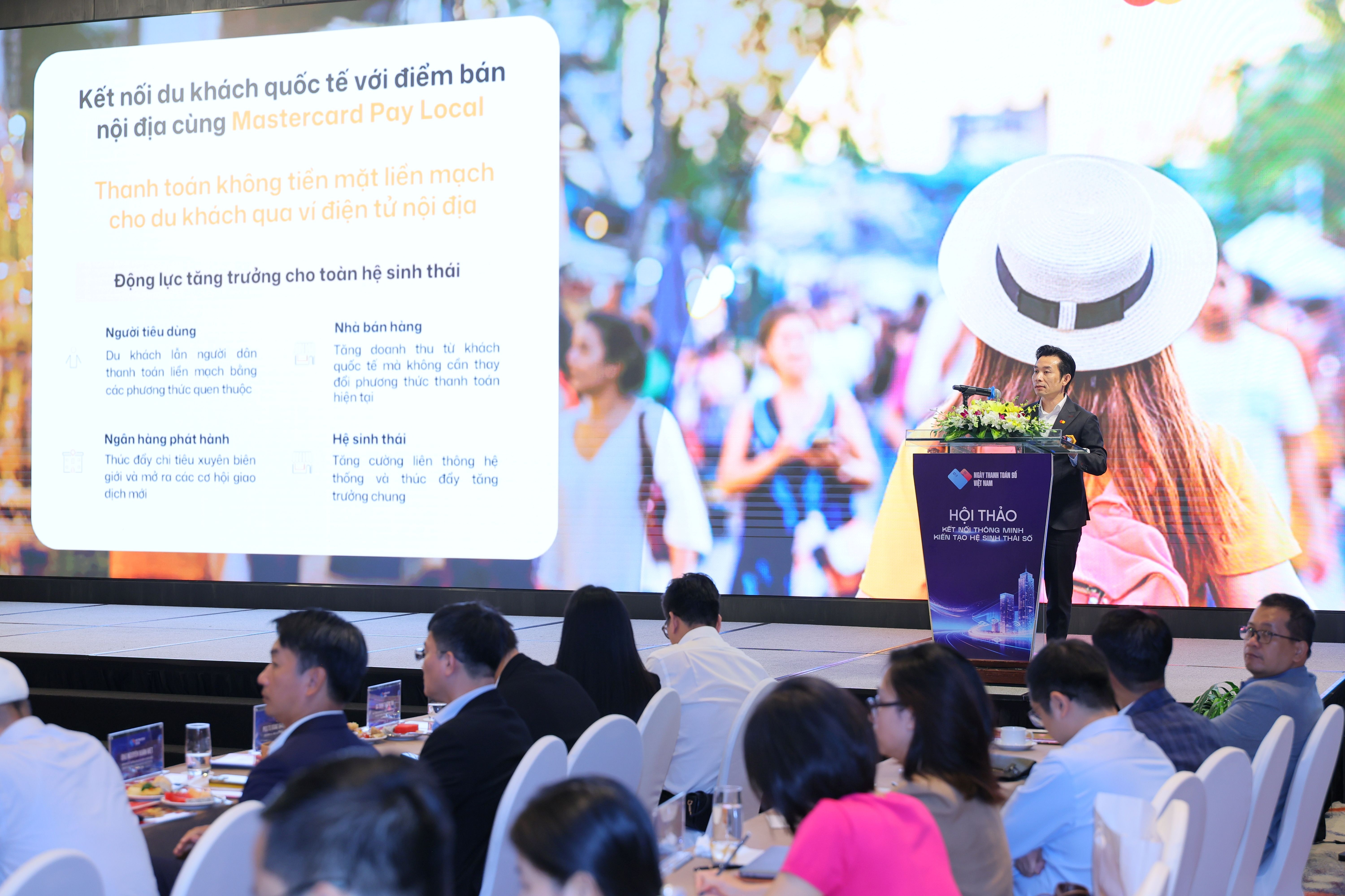 Đại diện Mastercard trình bày tại hội thảo (3)
