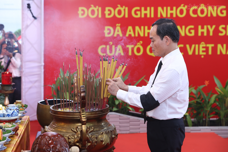 Trang nghiêm lễ viếng, truy điệu và an táng 731 hài cốt liệt sĩ tại TPHCM
