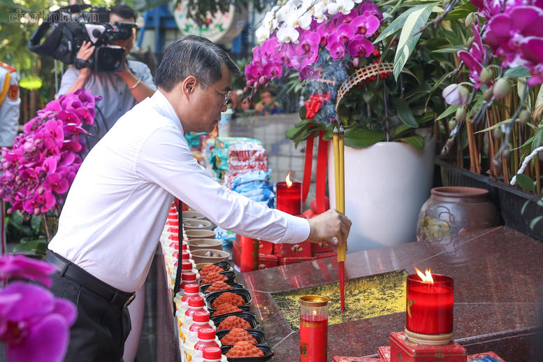 Trang nghiêm lễ viếng, truy điệu và an táng 731 hài cốt liệt sĩ tại TPHCM