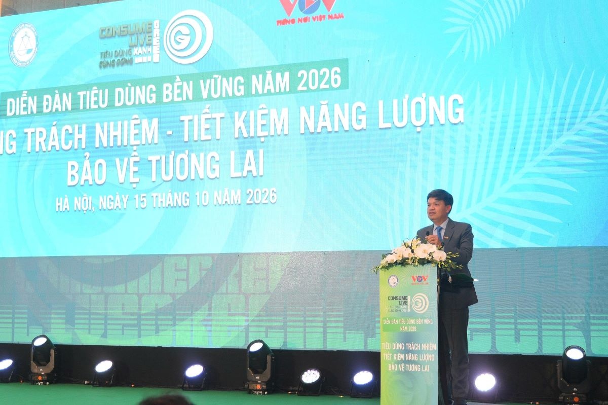 TS. Tạ Đình Thi phát biểu tại diễn đàn TS. Tạ Đình Thi phát biểu tại diễn đàn