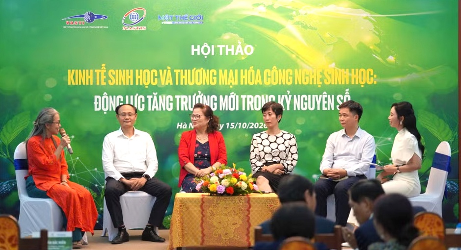 Các diễn giả thảo luận tại Hội thảo Các diễn giả thảo luận tại Hội thảo