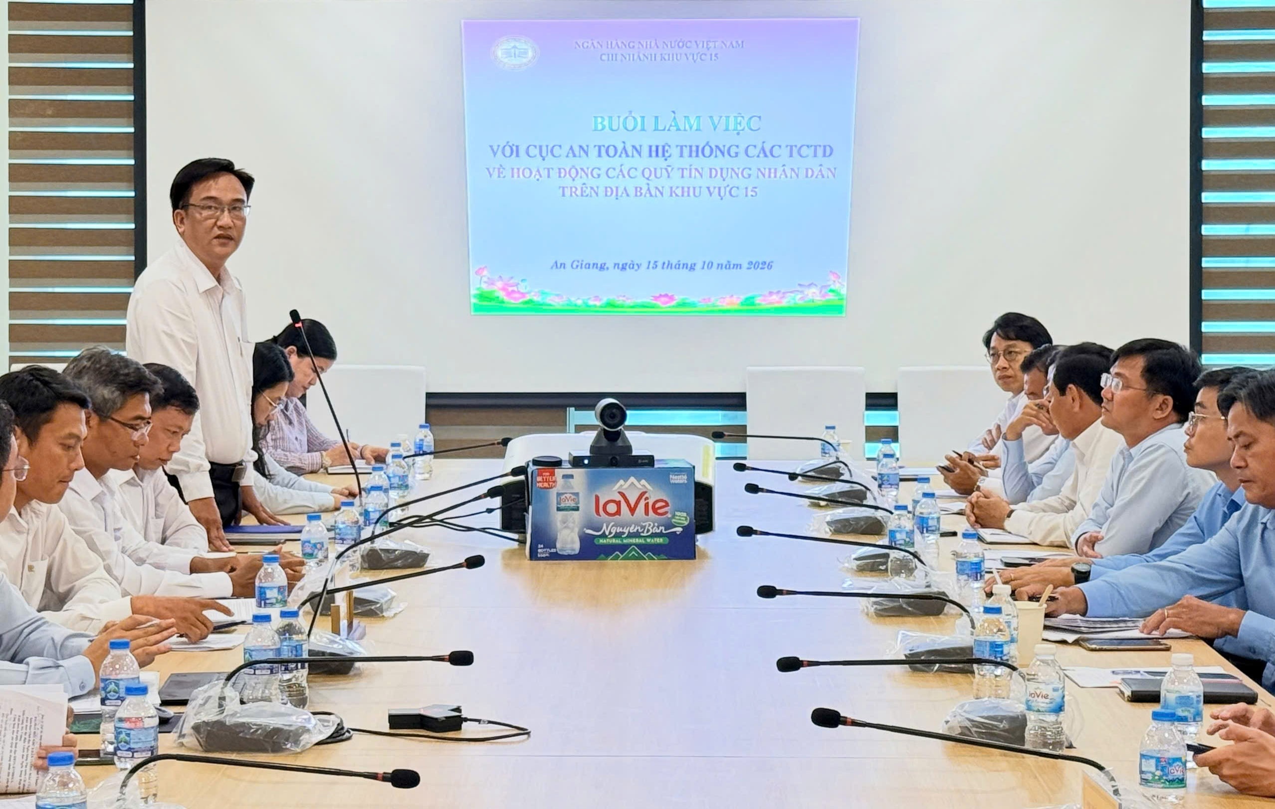 Lãnh đạo NHNN Việt Nam làm việc với NHNN khu vực 15