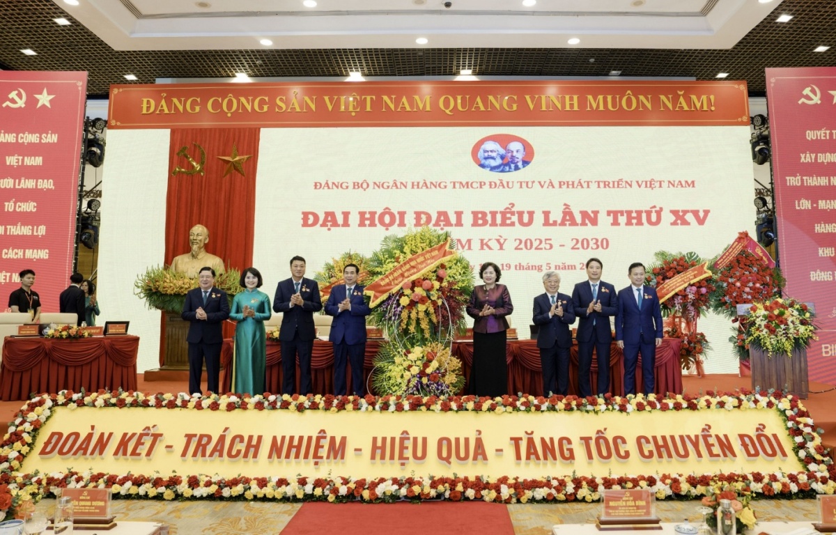 Từ nghị quyết đến những mái ấm nơi cuối bản Từ nghị quyết đến những mái ấm nơi cuối bản