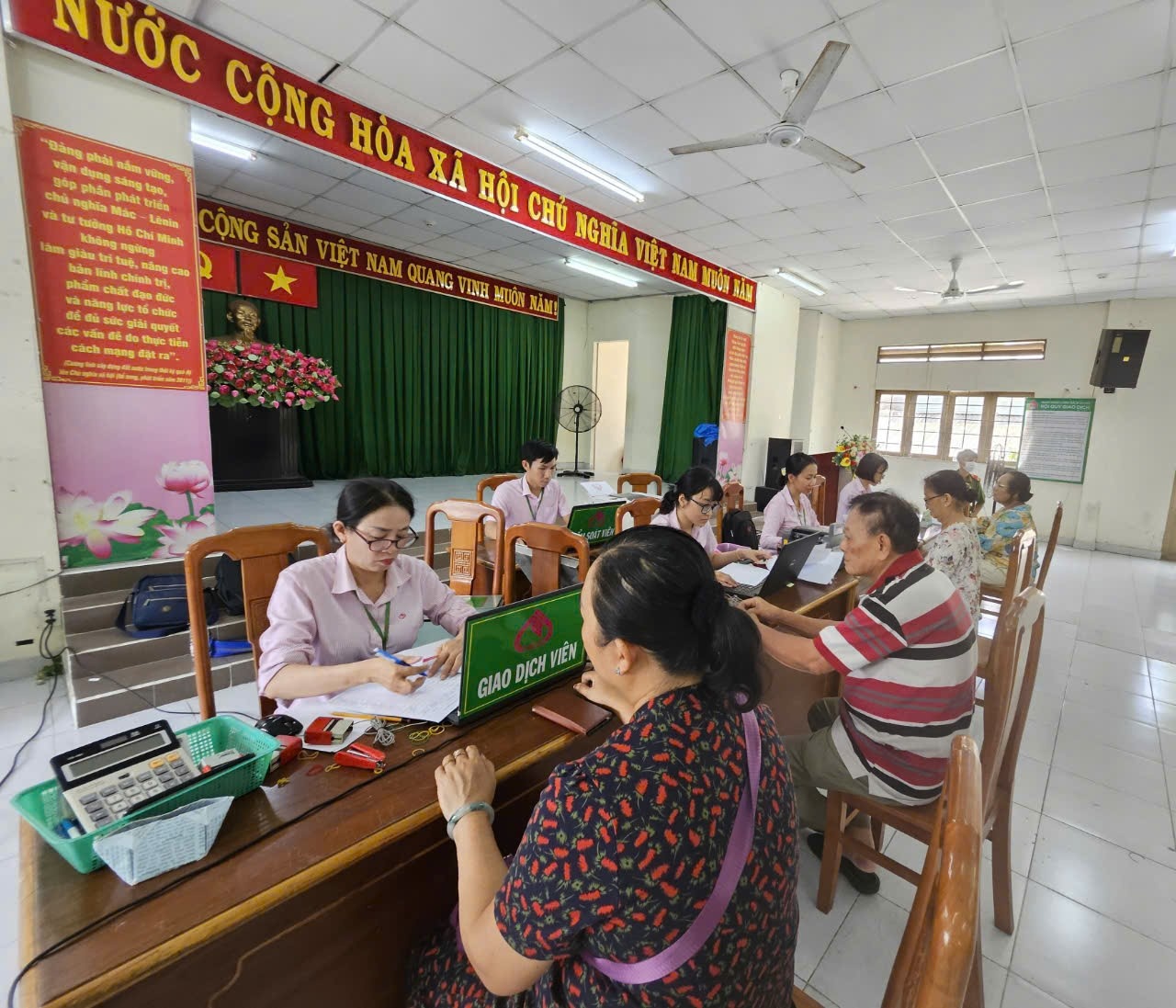Chi nhánh Ngân hàng Chính sách xã hội Thành phố Hồ Chí Minh thông báo tuyển dụng