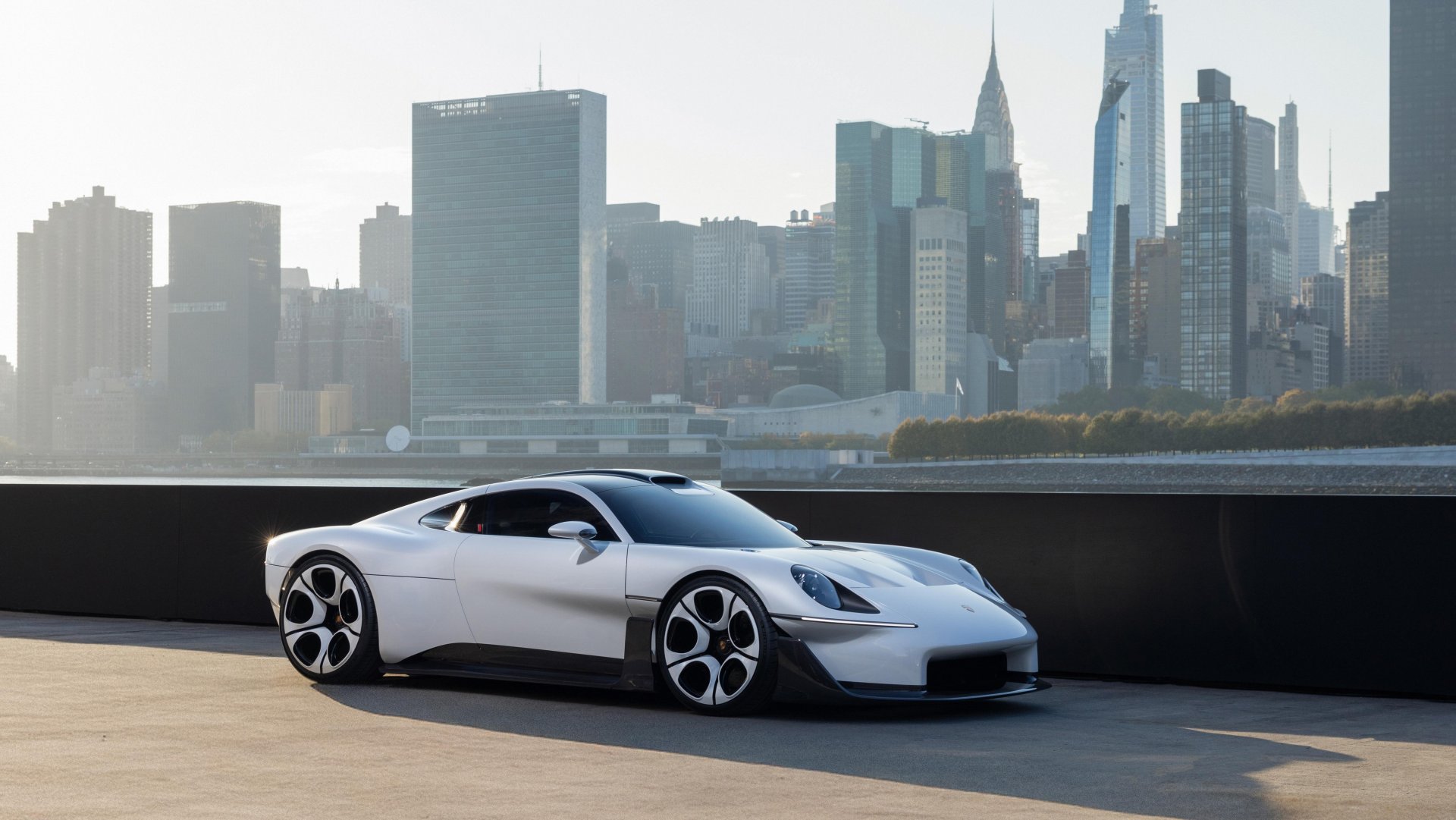 undefined Porsche Mission S trình làng, nhiều chi tiết gợi nhớ đến dải sản phẩm huyền thoại