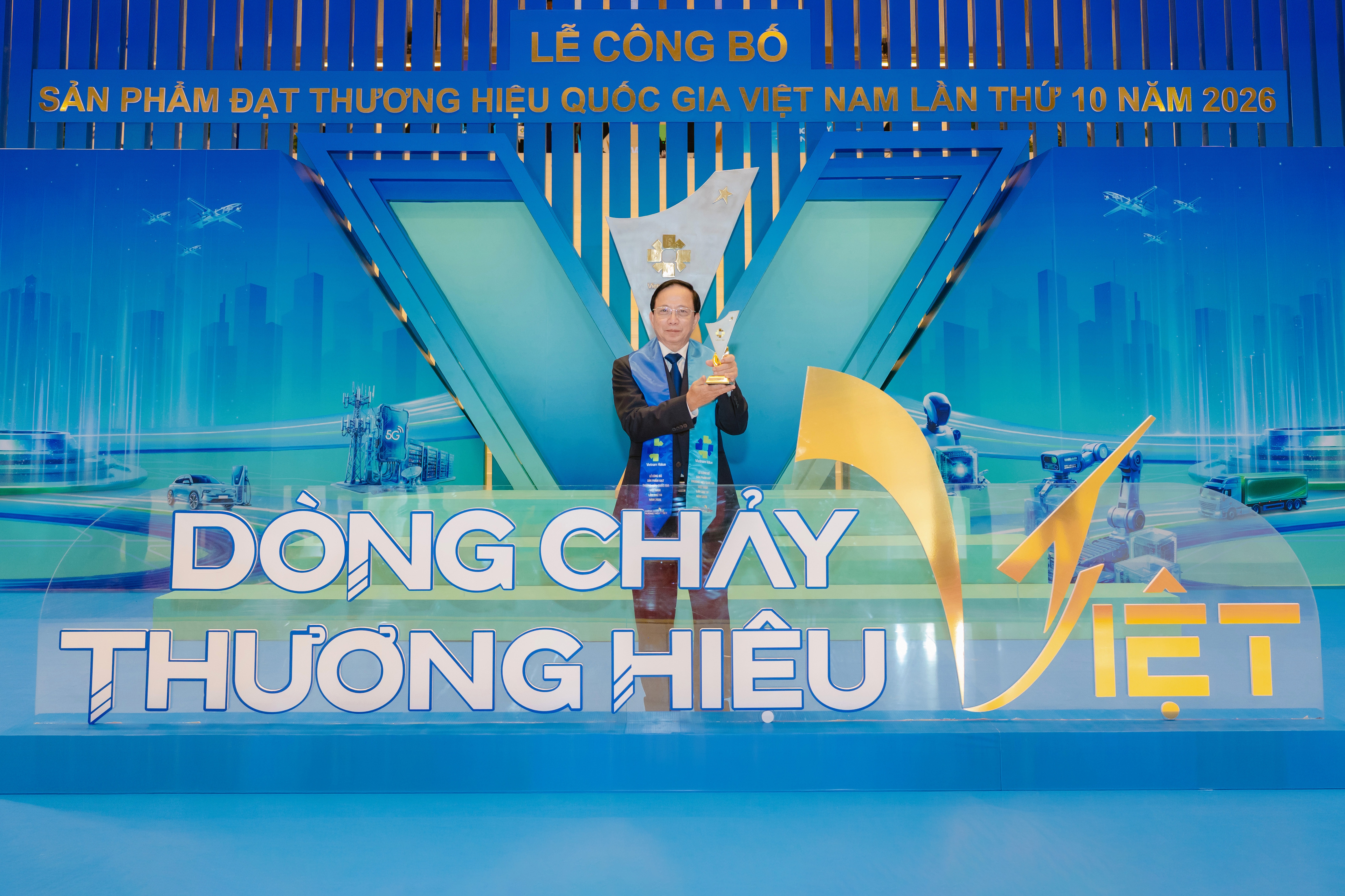 HDBank tiếp tục khẳng định vị thế Thương hiệu Quốc gia Việt Nam năm 2026, ghi nhận hành trình nâng cao chất lượng, thúc đẩy đổi mới và phát huy năng lực tiên phong, đồng hành cùng khách hàng và sự phát triển của nền kinh tế. HDBank tiếp tục khẳng định vị thế Thương hiệu Quốc gia Việt Nam năm 2026, ghi nhận hành trình nâng cao chất lượng, thúc đẩy đổi mới và phát huy năng lực tiên phong, đồng hành cùng khách hàng và sự phát triển của nền kinh tế.