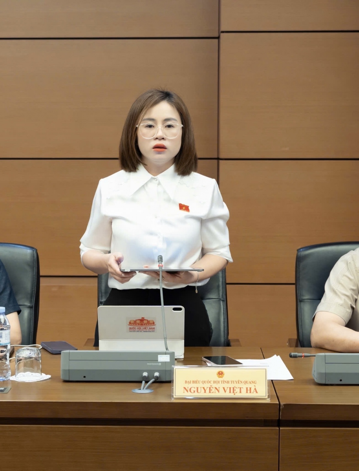 Các nhóm giải pháp giảm áp lực cung ứng vốn trung, dài hạn Các nhóm giải pháp giảm áp lực cung ứng vốn trung, dài hạn