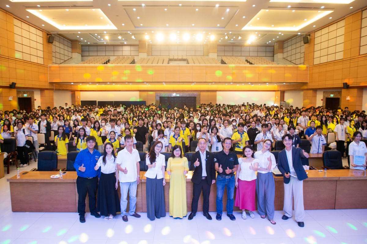 Sinh viên Gen Z tìm lời giải cho bài toán quản lý tài chính