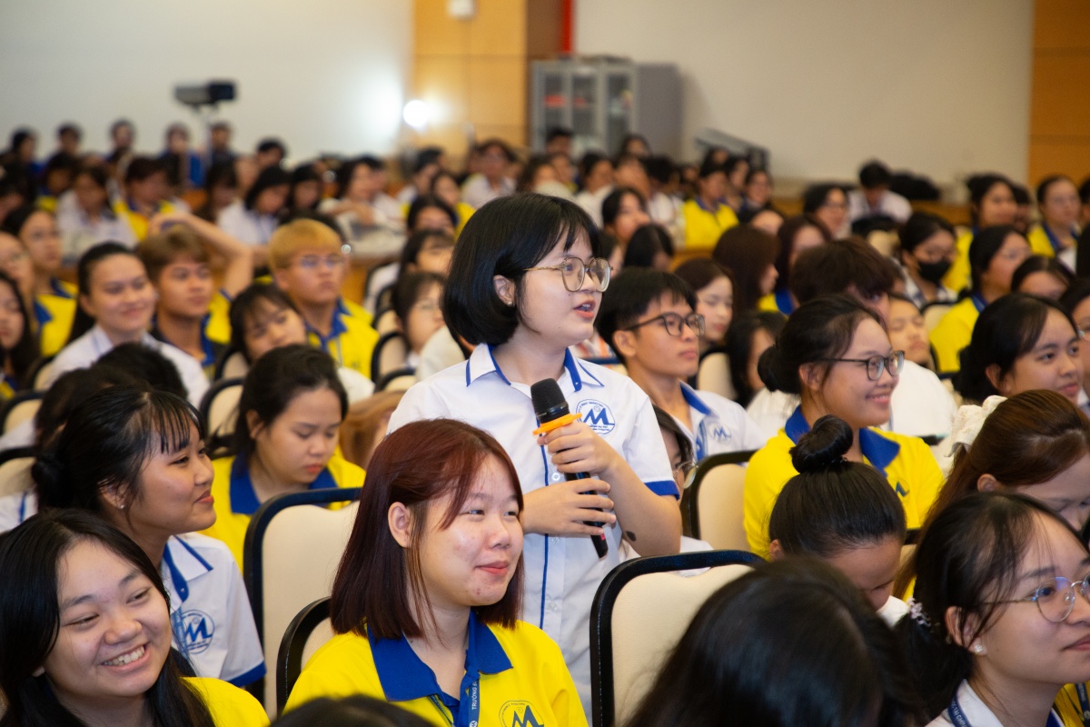 Sinh viên Gen Z tìm lời giải cho bài toán quản lý tài chính