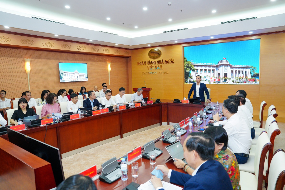 Thống đốc Phạm Đức Ấn: Giảm lãi suất hỗ trợ sản xuất, kinh doanh, bảo đảm an toàn hệ thống ngân hàng Thống đốc Phạm Đức Ấn: Giảm lãi suất hỗ trợ sản xuất, kinh doanh, bảo đảm an toàn hệ thống ngân hàng