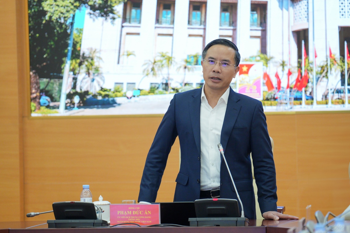 Thống đốc Phạm Đức Ấn: Ngân hàng chia sẻ lợi nhuận để giảm lãi suất cho vay các lĩnh vực ưu tiên Thống đốc Phạm Đức Ấn: Ngân hàng chia sẻ lợi nhuận để giảm lãi suất cho vay các lĩnh vực ưu tiên