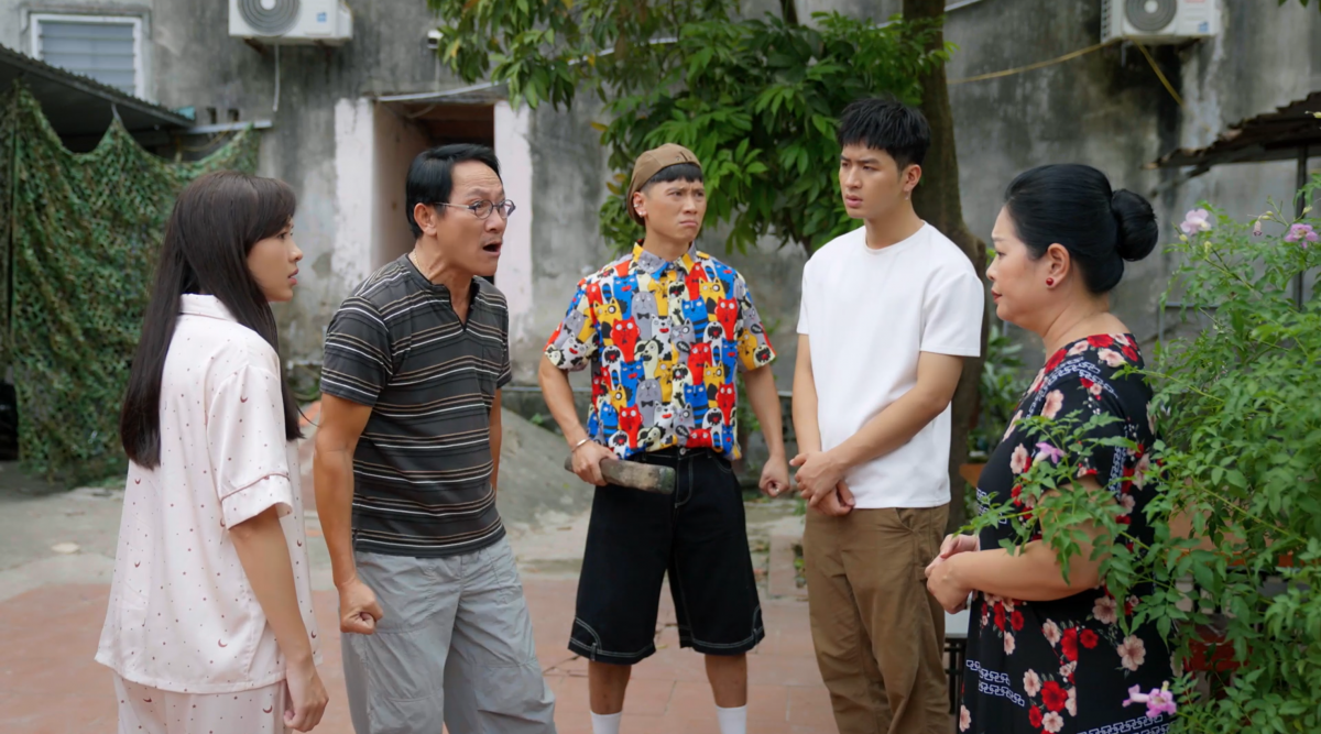 undefined “Xóm nhỏ” khắc họa cuộc sống của những người lao động bình dị giữa đô thị.