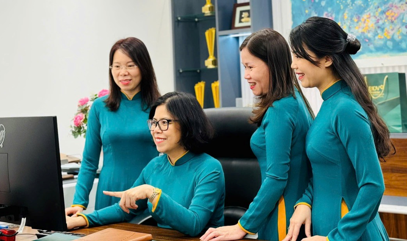 Chị Liên Hương là người thuyền trưởng truyền cảm hứng trong mắt đồng nghiệp Chị Liên Hương là người thuyền trưởng truyền cảm hứng trong mắt đồng nghiệp
