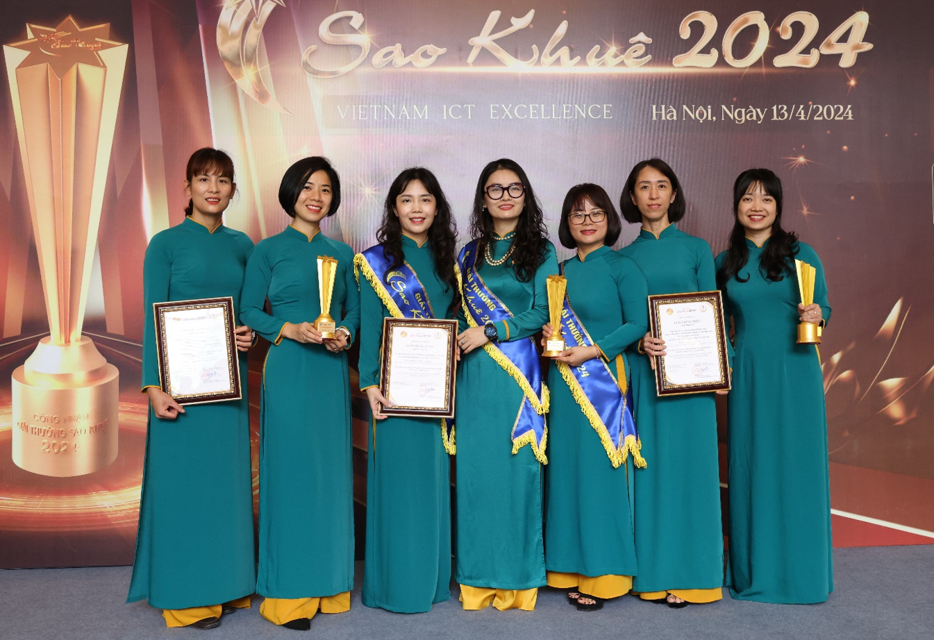 Các cán bộ nữ BIDV tại Lễ trao giải Sao Khuê 2024 Các cán bộ nữ BIDV tại Lễ trao giải Sao Khuê 2024
