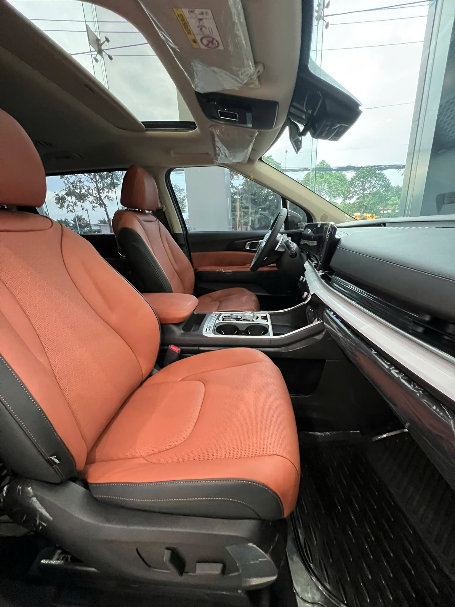 Kia Carnival giảm giá tới 170 triệu tại đại lý, mua mới rẻ như mua cũ - Ảnh 6.