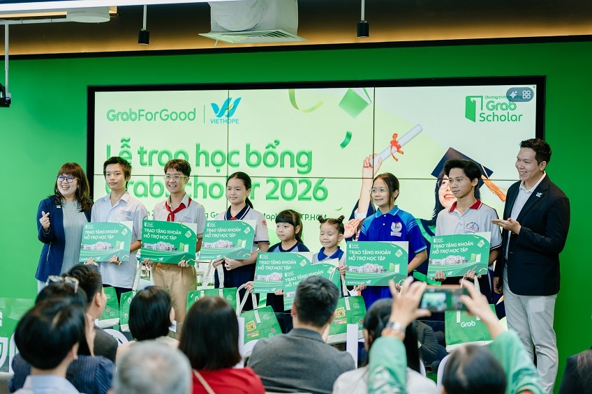 GrabScholar trao tặng 300 suất hỗ trợ học tập cho các em học sinh từ bậc Tiểu học đến Trung học Phổ thông GrabScholar trao tặng 300 suất hỗ trợ học tập cho các em học sinh từ bậc Tiểu học đến Trung học Phổ thông