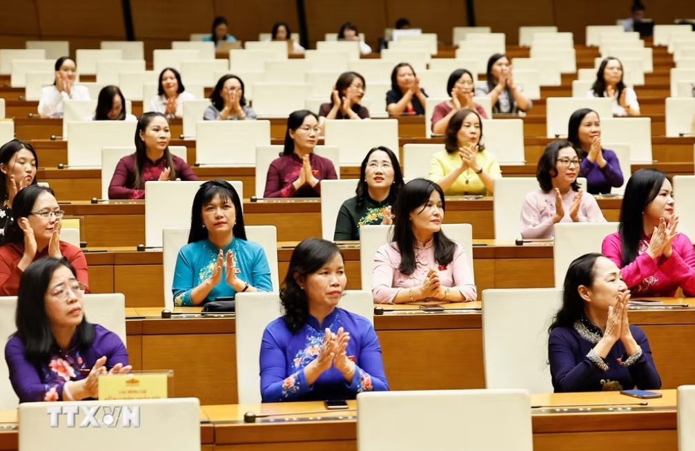 Thủ tướng Lê Minh Hưng, Chủ tịch Quốc hội Trần Thanh Mẫn gặp mặt nữ đại biểu Quốc hội khóa XVI