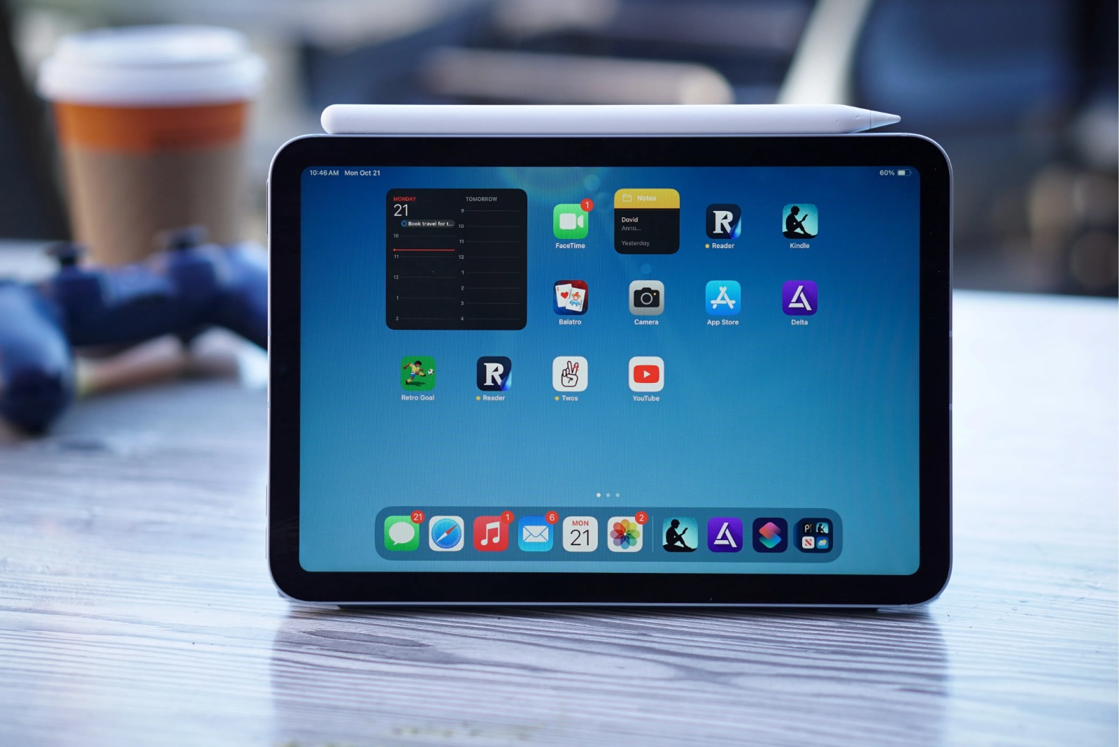 MacBook Pro cảm ứng, iPad mini OLED sắp ra mắt?