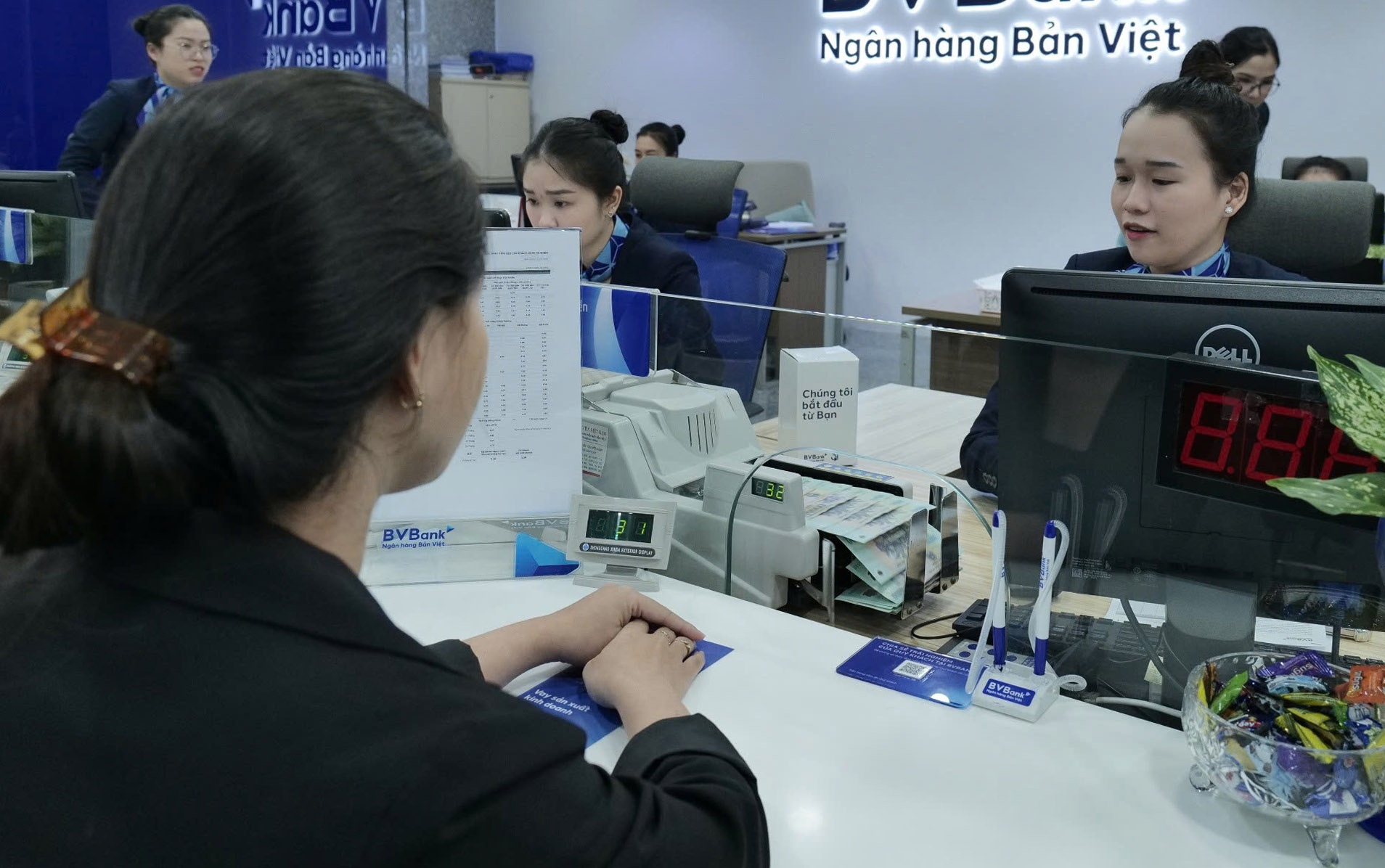 Ngân hàng tìm dư địa giảm lãi suất thông qua tiết giảm chi phí hoạt động