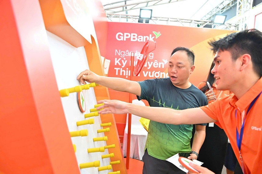Gian hàng GPBank tại VPIM 2026 hút đông runner check-in, trải nghiệm Gian hàng GPBank tại VPIM 2026 hút đông runner check-in, trải nghiệm