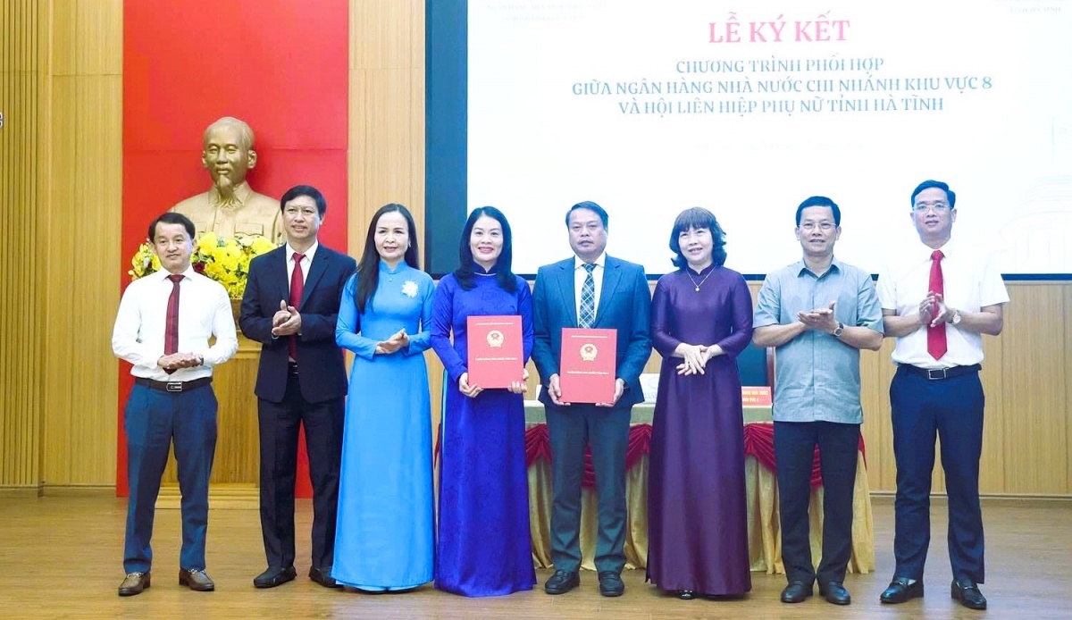 Lễ Ký kết giữa NHNN chi nhánh Khu vực 8 với Hội LHPN tỉnh Hà Tĩnh.
